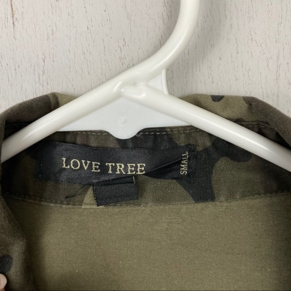 Love Tree Green Camo Rose Embroidered Button-Down Shirt - Picture 3 of 4